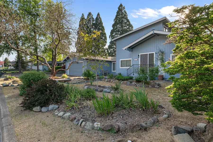 1245 Valley View Drive, Medford, OR 97504 - #2