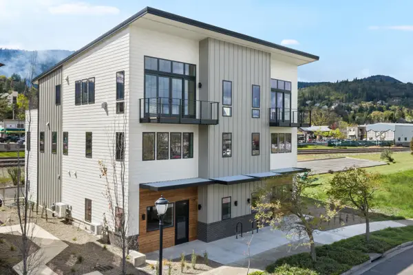 138 Clear Creek Drive, Ashland, OR 97520