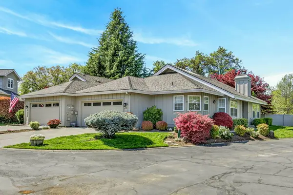 124 SE Gold River Lane, Grants Pass, OR 97527