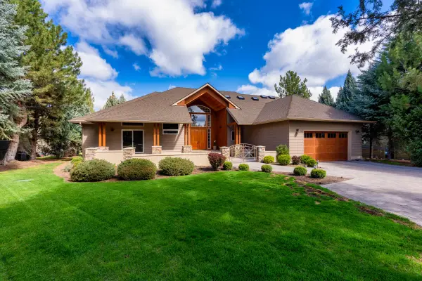 1953 Kingfisher Circle, Redmond, OR 97756