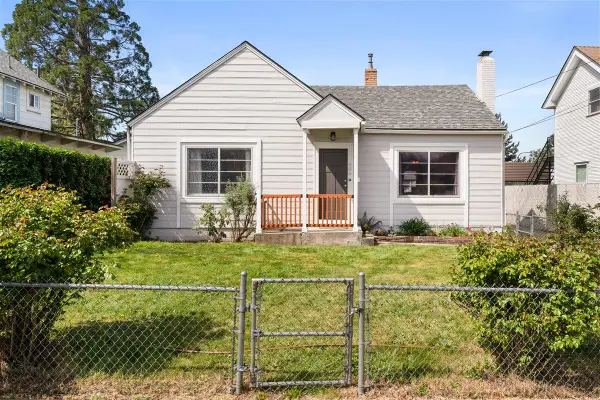 406 Newtown Street, Medford, OR 97501