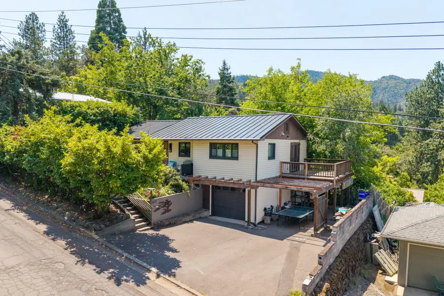 571 S Mountain Avenue, Ashland, OR 97520 - #2