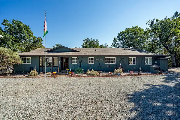 332 Rene Drive, Shady Cove, OR 97539