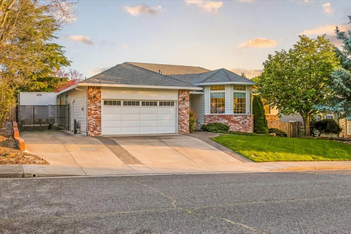 1518 Cypress Point Drive, Medford, OR 97504 - #1