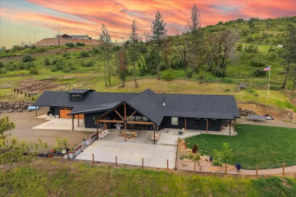 2220 Butte Falls Highway, Eagle Point, OR 97524