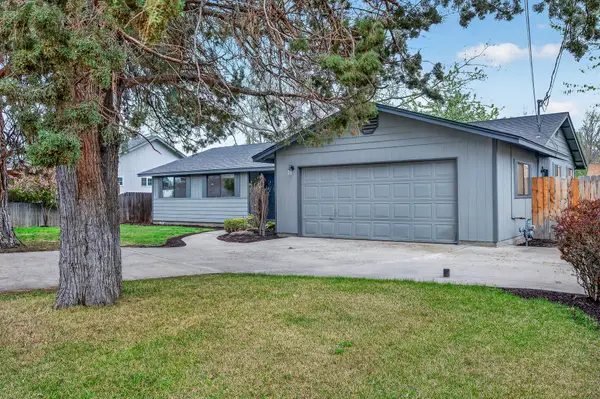 2747 SW 23rd Street, Redmond, OR 97756