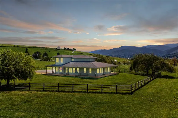 900 Butler Creek Road, Ashland, OR 97520