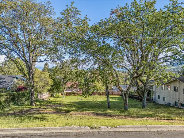 2449 Capital Avenue, Medford, OR 97504