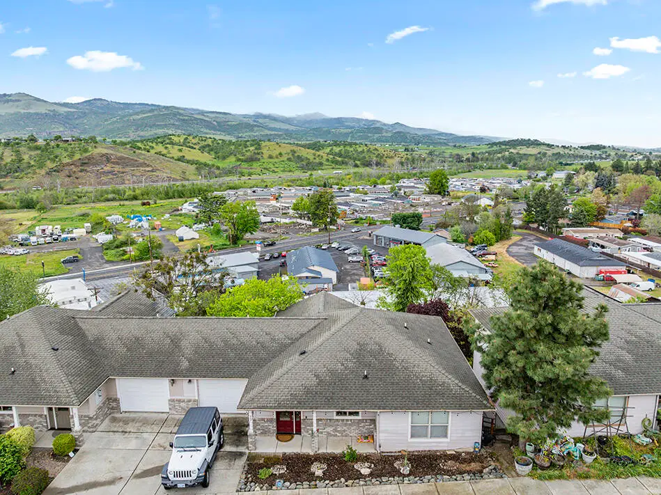 457 Elm Street, Phoenix, OR 97535 - #1