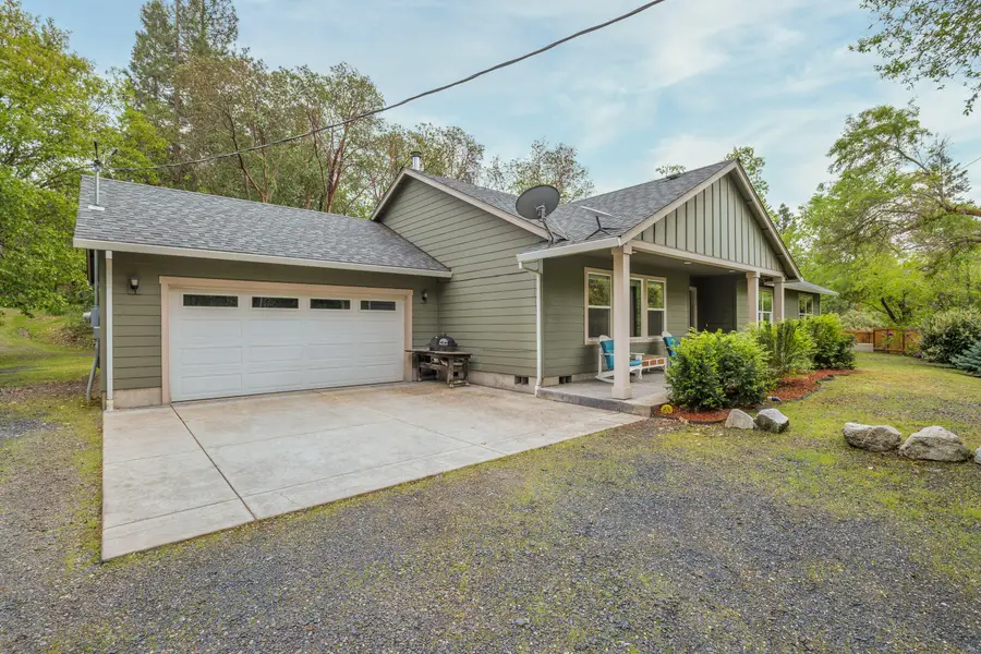 769 Portland Avenue, Grants Pass, OR 97526 - #3