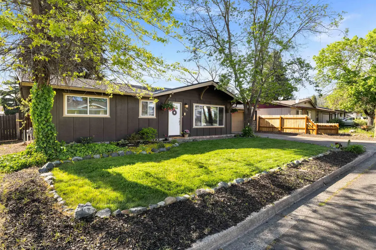 922 SW Spruce Street, Grants Pass, OR 97526 - #1