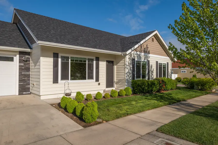 918 SW Blackberry Lane, Grants Pass, OR 97527 - #3