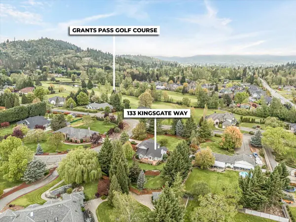 133 Kingsgate Way, Grants Pass, OR 97527