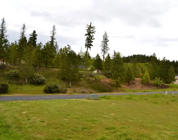 233 Red Cedar Lane, Cave Junction, OR 97523