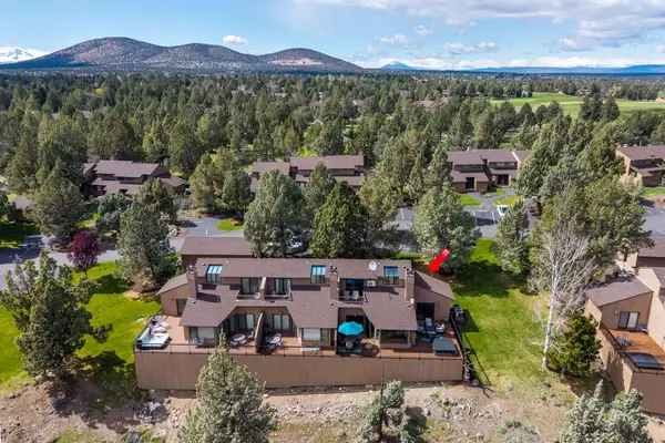1970 Redtail Hawk Drive, Redmond, OR 97756