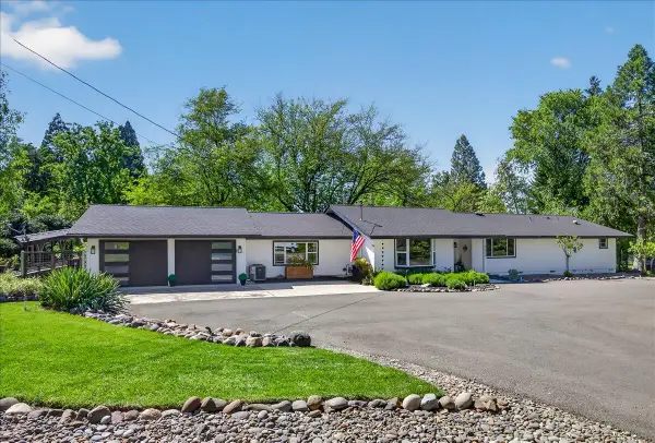 2050 Magnolia Avenue, Medford, OR 97501
