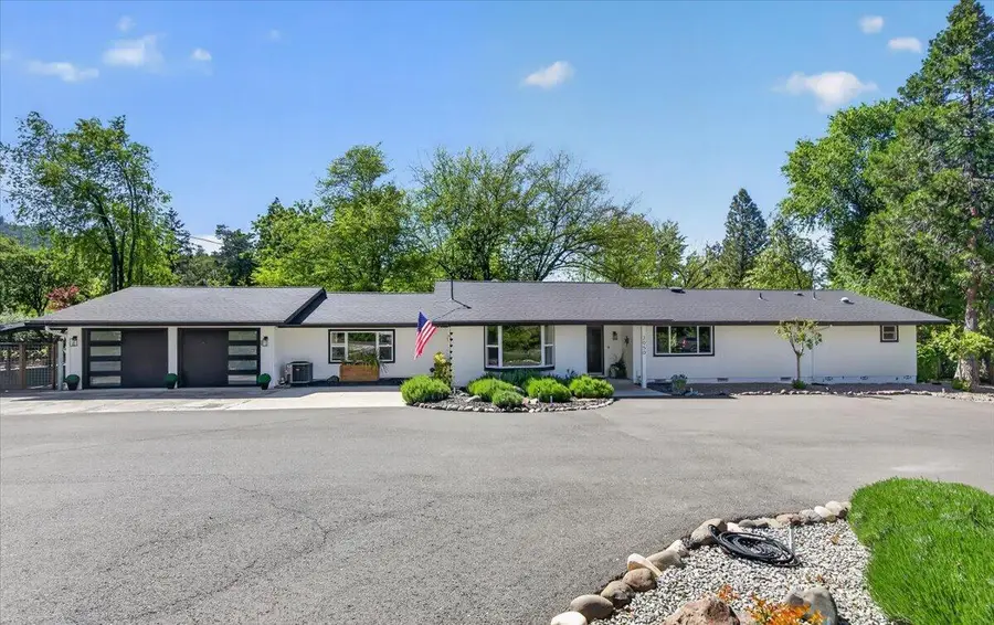 2050 Magnolia Avenue, Medford, OR 97501 - #2