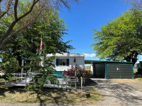 2600 Stearns Way #SPC 11B, Medford, OR 97501
