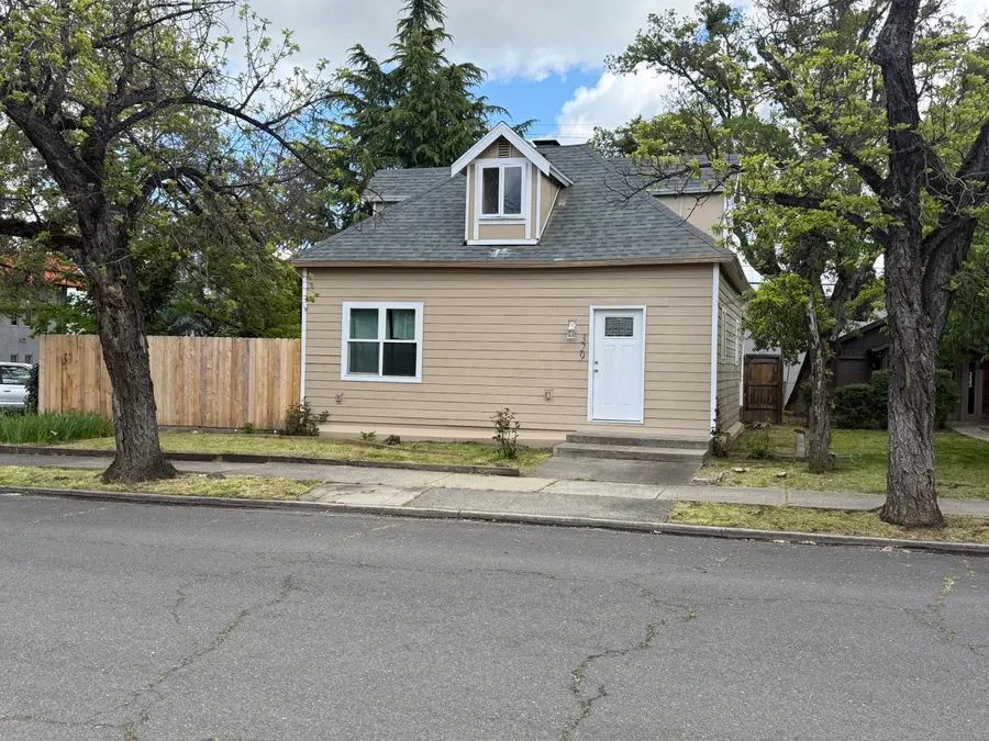 329 S Grape Street, Medford, OR 97501 - #3