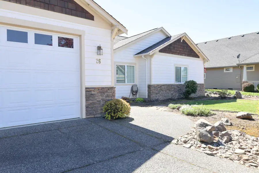26 Pine Court, Eagle Point, OR 97524 - #3