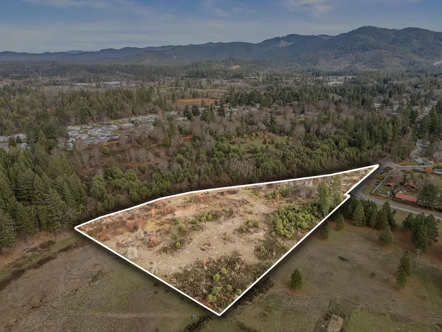 580 W River Street, Cave Junction, OR 97523 - #3