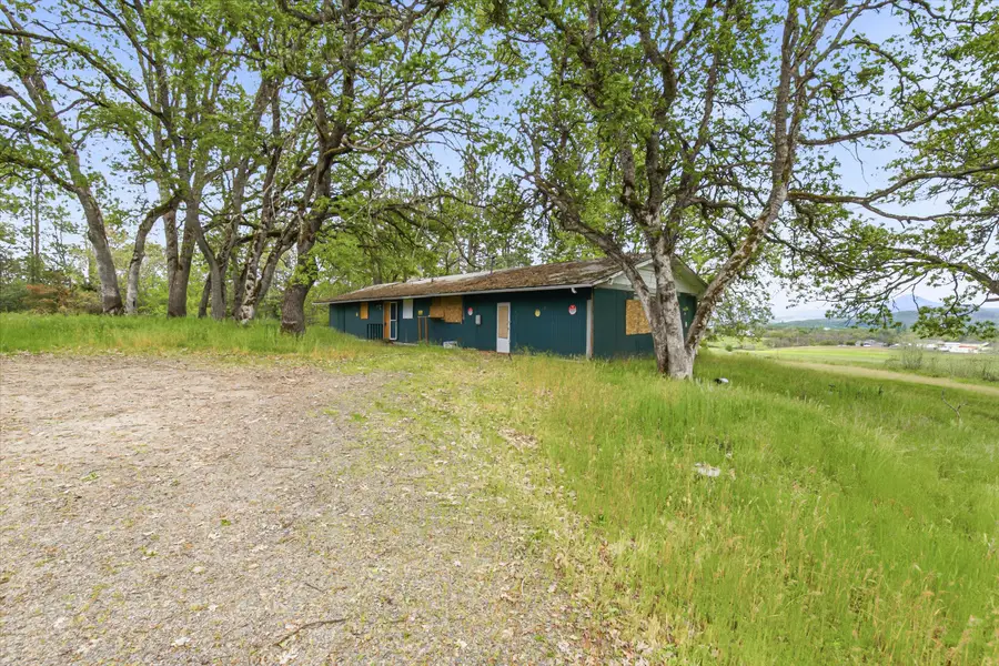 620 Vista Park Drive, Eagle Point, OR 97524 - #2
