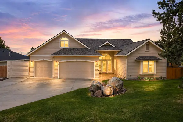 2564 SW Valleyview Drive, Redmond, OR 97756