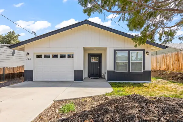 745 SW Madison Street, Madras, OR 97741