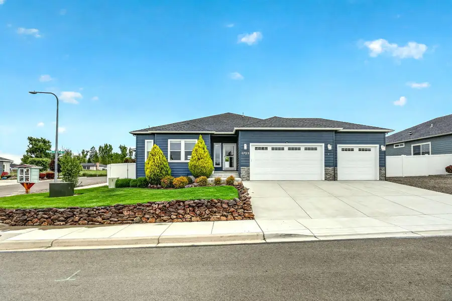 1723 Luxor Lane, Medford, OR 97504 - #2