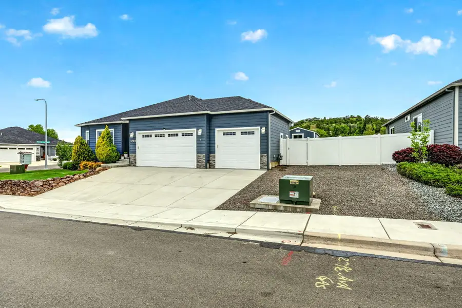 1723 Luxor Lane, Medford, OR 97504 - #3