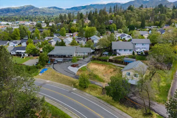 416 SE Grandview Avenue #A, Grants Pass, OR 97527