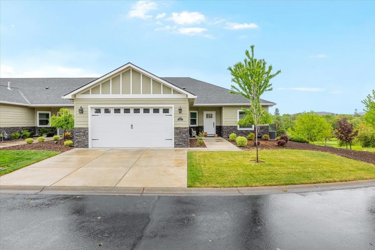 221 Skyhawk Drive, Eagle Point, OR 97524 - #1