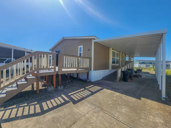 4729 S Pacific Hwy #35, Phoenix, OR 97535