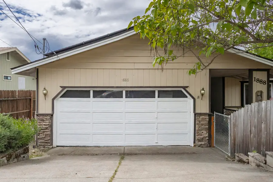1888 NE Beacon Drive, Grants Pass, OR 97526 - #2