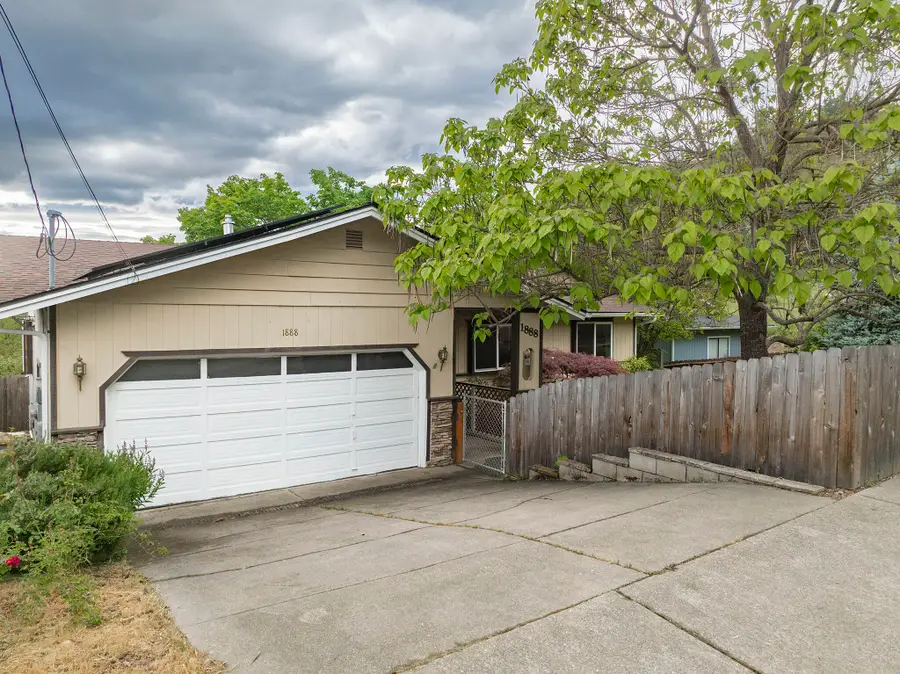 1888 NE Beacon Drive, Grants Pass, OR 97526 - #3