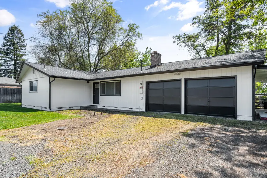 2594 Lotus Lane, Medford, OR 97502 - #2