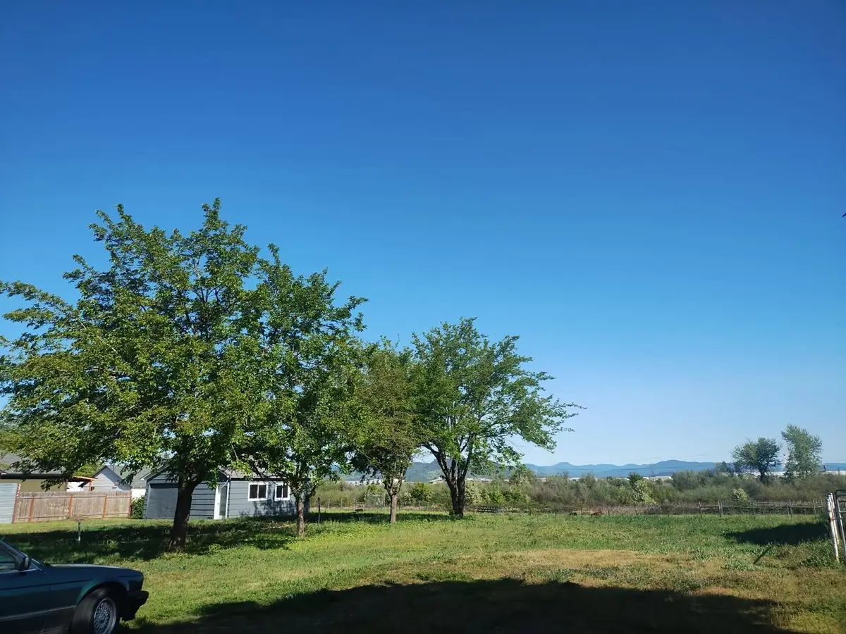 1729 E Gregory Road, Central Point, OR 97502 - #1