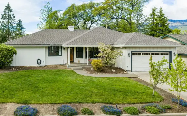 820 E Pebble Beach Drive, Ashland, OR 97520