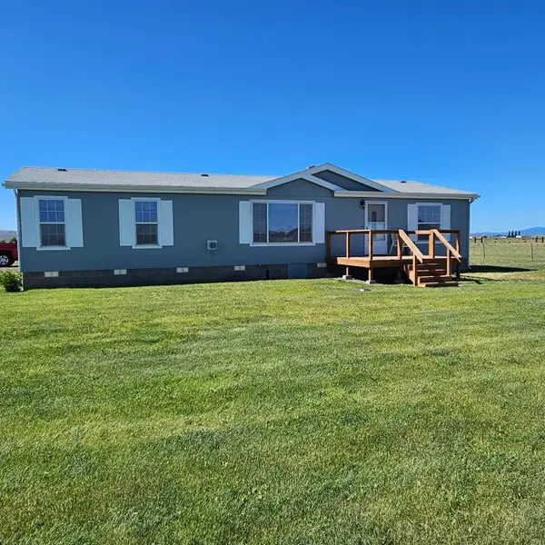 87800 Christmas Valley Highway, Christmas Valley, OR 97641