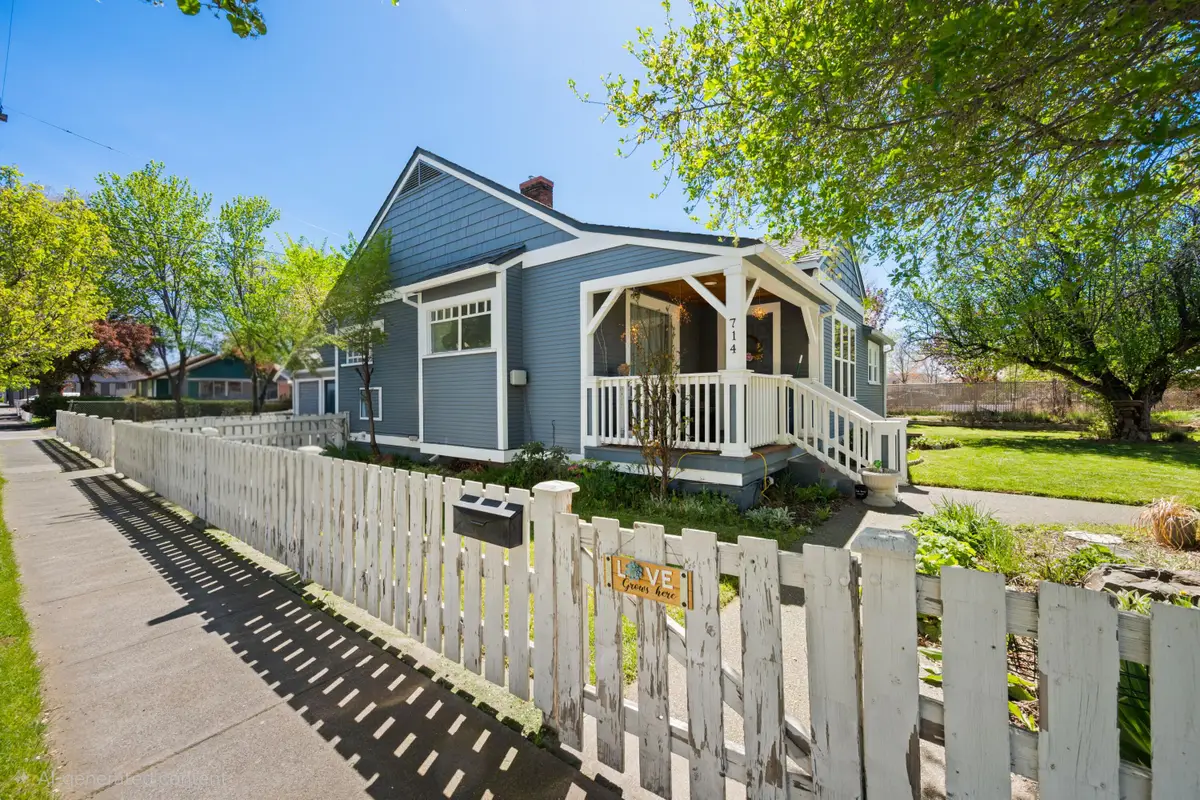 714 SW Cascade Avenue, Redmond, OR 97756 - #1