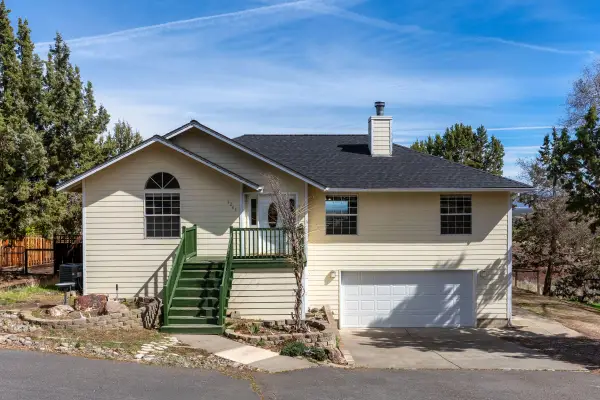 3244 SW 34th Street, Redmond, OR 97756