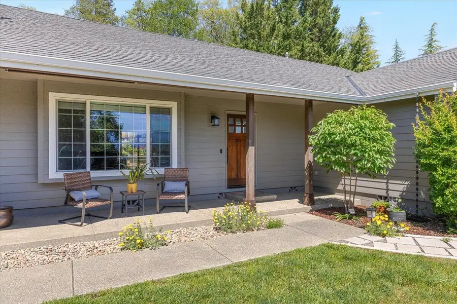 1180 NW F Street, Grants Pass, OR 97526 - #3
