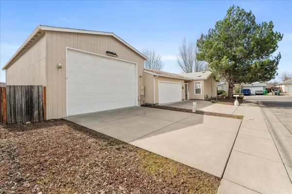206 Eagle View Drive, Eagle Point, OR 97524