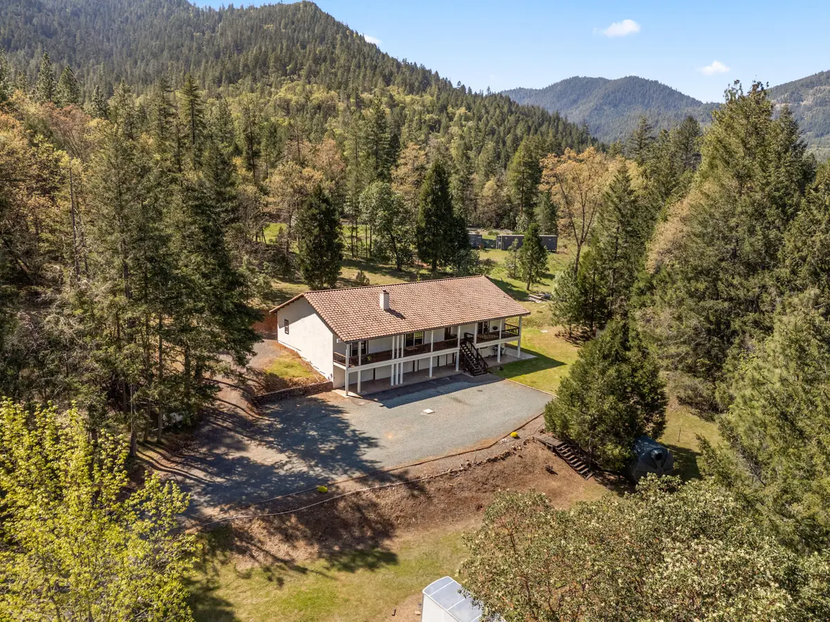 2295 W Evans Creek Road, Rogue River, OR 97537 - #1