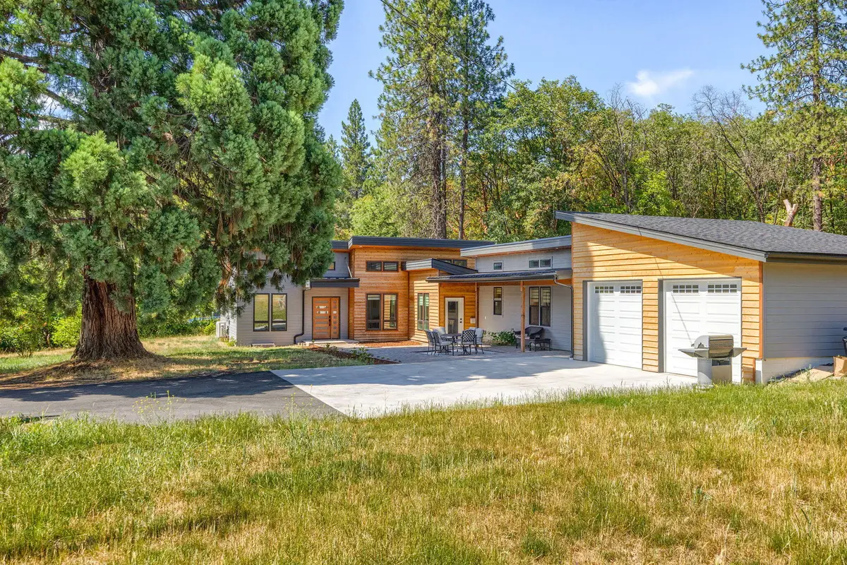 4235 Highland Avenue, Grants Pass, OR 97526 - #1