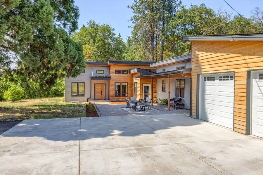 4235 Highland Avenue, Grants Pass, OR 97526 - #3
