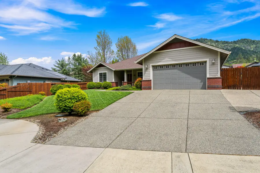 2317 SE Overland Drive, Grants Pass, OR 97527 - #2