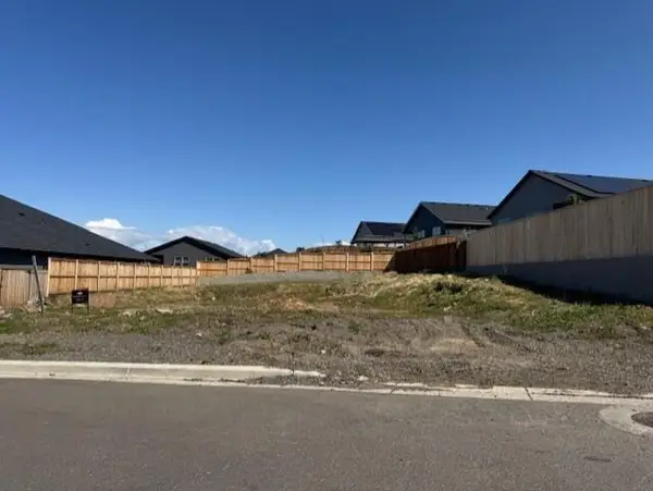 3323 Tree Top Drive #151, Medford, OR 97504