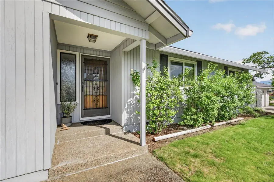 2390 Fairfield Drive, Medford, OR 97504 - #3