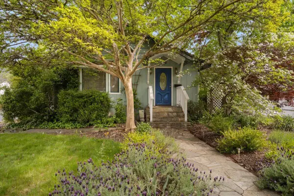 847 NW 5th Street, Grants Pass, OR 97526